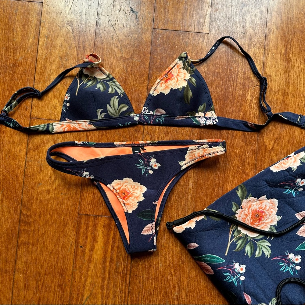 Triangl bikini - neoprene fabric, navy floral print! With bag